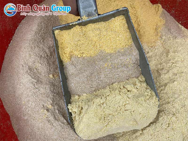 thanh-pham-may-nghien-thuc-an-chan-nuoi-b20